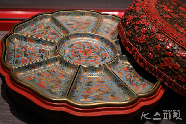 조칠 매화무늬 찬합, 중국 청淸, 17~20세기, 중국 국가박물관 [사진 김경아 기자]