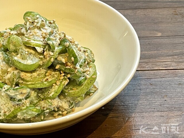 채식주의자에게 부족한 오메가3를 채울 수 있는 꼬들꼬들한 식감이 일품인 오이 들깨무침. 사진 백연지 시민기자.