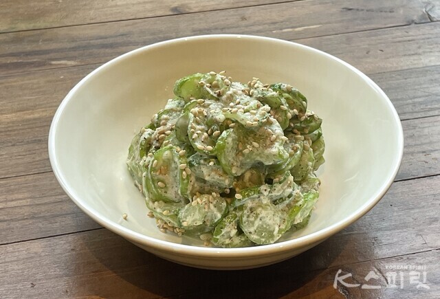 꼬들꼬들 오이 들깨무침 레시피5. 사진 백연지 시민기자.