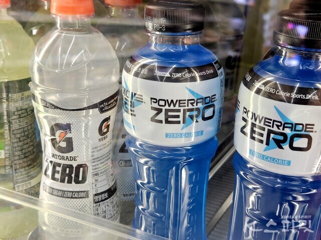 제로슈거를 강조한 스포츠 음료들. 사진 강나리 기자.
