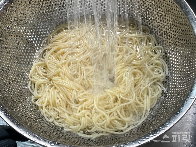 완벽한 여름의 맛! 간장국수 레시피3. 사진 백연지 시민기자.