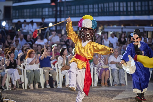제47회 알마그로 국제고전극축제에서 국립부산국악원이 '탈춤 놀이'를 선보였다. 사진 국립부산국악원