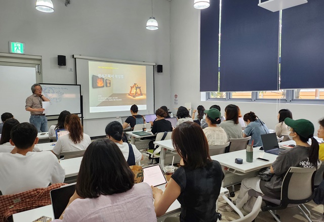 서울 서대문구 예술인 역량 강화 프로젝트 ‘DO ART NOW’의 글쓰기 강좌. 사진 아트스페이스 라프