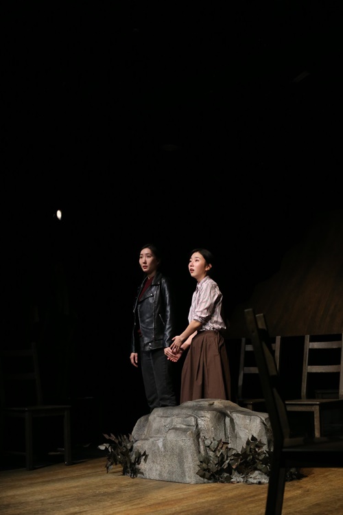 연극 '오슬로에서 온 남자' 문현정, 김민주. 사진 촬영 김솔, 제공 보람있는 문화생활