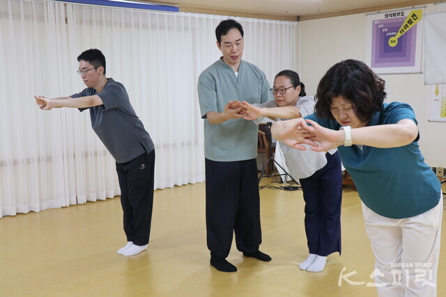 브레인트레이닝 소그룹 명상은 2~4인 이내로 진행된다. 사진 강나리 기자.