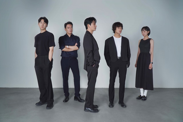 연극 '물고기는 물을 모른다' 출연진. 사진 연극 물고기는 물을 모른다 프로덕션