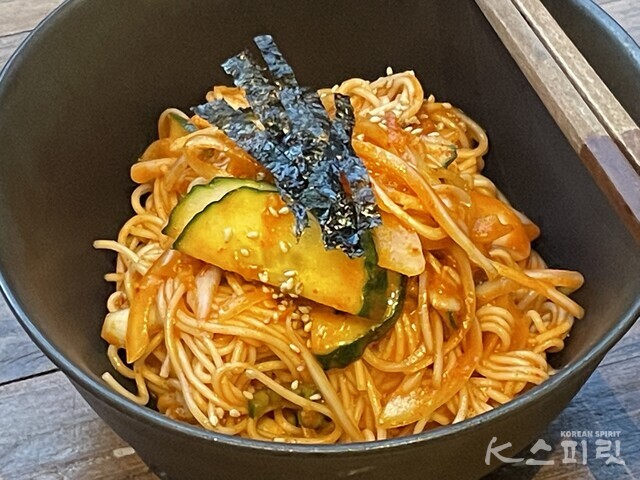 새콤달콤 비건 비빔국수 레시피6. 사진 백연지 시민기자.