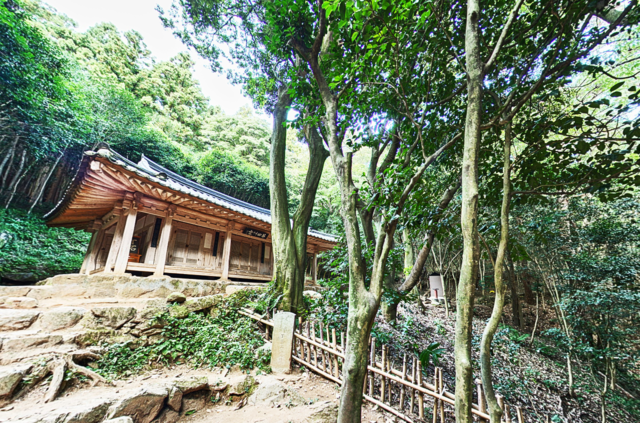 다산초당에서 제자들이 유숙하던 서암. 사진 남도유배길 누리집.