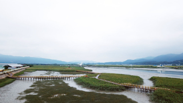 강진만 생태공원. 철새도래지로 가을철 저녁나절 철새들의 비행을 관찰할 수 있다. 사진 남도유배길 누리집 갈무리.