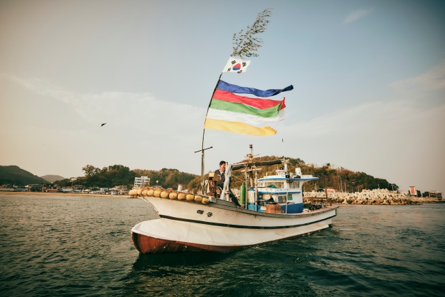 국가무형문화재 제82-1호 동해안별신굿 이수자 방지원이 대표 레퍼토리 공연인 '동해UNIVERSE-서울'을 오는 10월 9일 오후 5시 서울특별시 서초구 국립국악원 예악당에서 공연한다. 사진 모아모아프로덕션