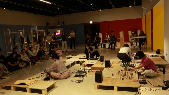 손윤원 × 레지스터 코리아, 흐르는 몸 사운드 퍼포먼스. 이미지 아르코미술관