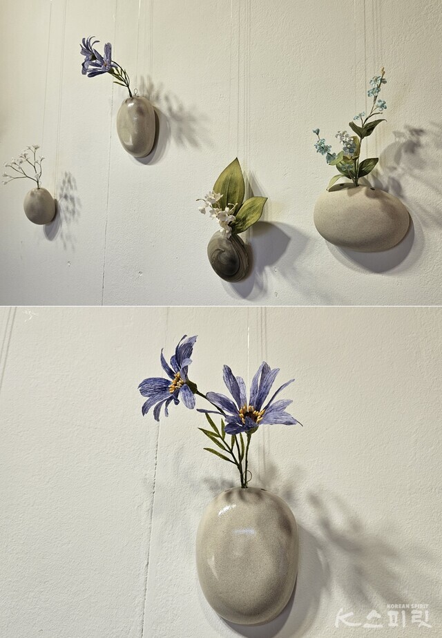 이지현 작가의 도자기공예, 유혜린 작가의 플라워공예가 어우러졌다. 사진 강나리 기자.