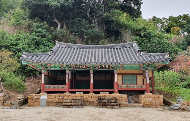 조선의 수토사가 울릉도로 출항하기 위해 바람을 기다리던 곳, 대풍헌(待風軒). 사진 동북아역사재단 독도체험관 제공.