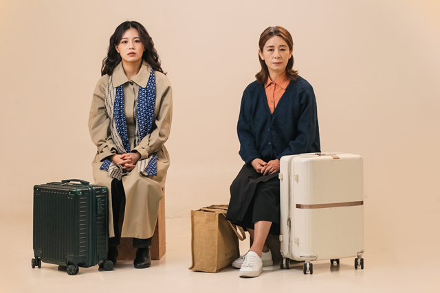 연극 '홀로' . 이미지 극단 독립극장