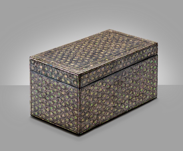 나전국화넝쿨무늬상자. 사진 국가유산청