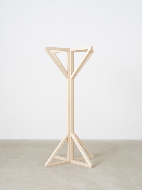파티션 스탠드 Partition Stand, 2024, 너도밤나무 목재, 황동 파이프, 자석 beech wood lumber, brass rod, magnets, 136(H)x72x75 cm. 이미지 갤러리2