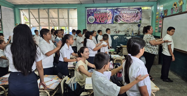 엘살바도르 디스트리토 이탈리아 학교의 뇌교육 활동을 하는 학급 모습. 사진 글로벌사이버대학교