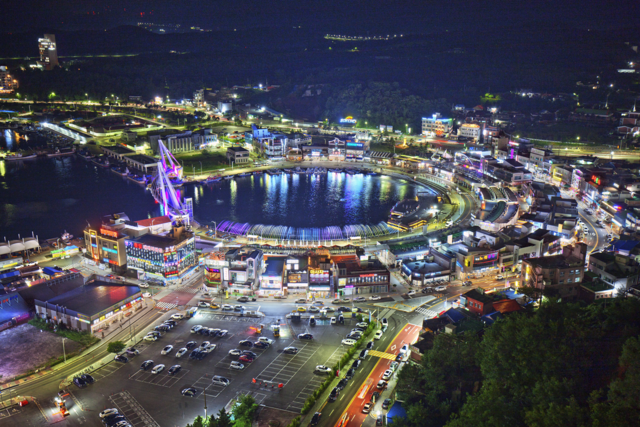 해양수산부 주최 '제6회 국가어항 디지털 사진 공모전' 최우수상 경관부문 수상작 강원도 속초 대포항을 촬영한 문진 씨의 '색동옷 갈아입은 대포항'. 사진 해양수산부.