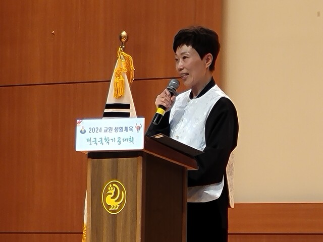 환영사를 하는 홍익교원연합 최정임 회장. 사진 대한국학기공협회.