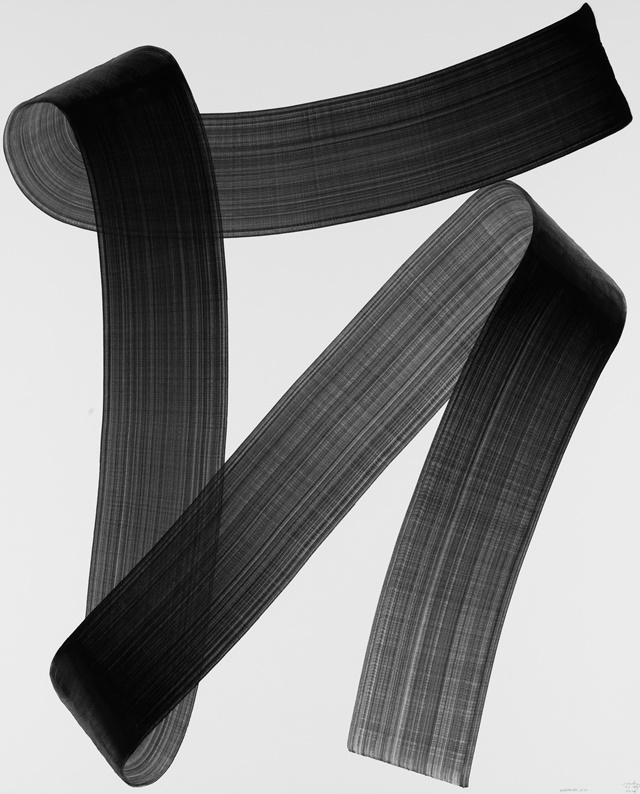 Lee Bae, Brushstroke-N10, 2024, Charcoal Ink on Paper, 162 x 130 cm. 사진 제공 조현화랑