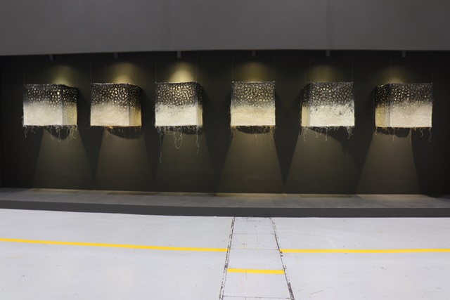 고소미, The Wind Here, 2013, 한지, 먹 Hanji, ink, 70×70×70cm(6ea). 사진 정유철 기자