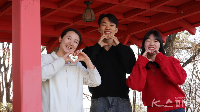 (왼쪽부터) K-starz(케이 스타즈) 천신무예예술단의 꿈과 각자의 경험을 전한 임서연, 김수근, 정현주 단원.