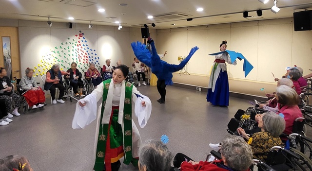 예술공간 민동산-너, 나, 우리 공연 장면. 이미지 전통공연예술진흥재단