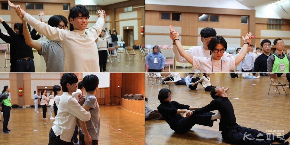 마인드 레시피 중 브리드 워킹(호흡명상) 시간. 바른 명상자세를 위해 거북목과 틀어진 척추를 교정하는 청년들. 사진 강나리 기자.