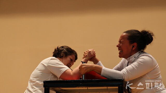 경기에서는 끝까지 최선을 다하는 청년들. 사진 강나리 기자.