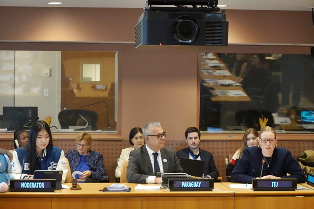 김지호 푸른나무재단 유엔 청소년 대표(사진 왼쪽 첫번째)의 사회로 개회가 진행되고 있다. 사진 푸른나무재단