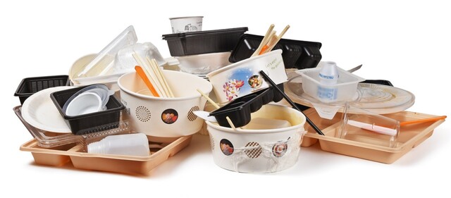 배달주문 후 쓰레기로 남는 일회용품. 출처 녹색연합