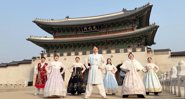 경복궁 광화문 앞에서 펼친 천신무예예술단의 '케츠고 댄스 챌린지(플래시 몹)'. 사진 천신무예예술단.