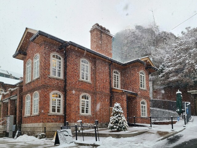 딜쿠샤의 겨울. 1920~30년대 서양식 2층 건물 딜쿠샤는 페르시아어로 '기쁜 마음의 궁전'이란 뜻이다. 사진 심남희 문화해설사 제공.