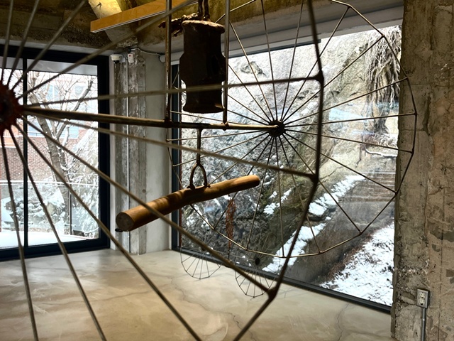 이상용 작가 초대전 'FATE, Beginning of Season : 운명, 계절의 시작' 전시 모습(부분). 이미지 삼세영 갤러리