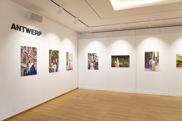 “한복 온더 로드” 전시 모습. 사진 ©주벨기에유럽연합한국문화원