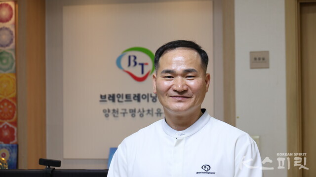 브레인트레이닝센터 곽도윤 원장은 외부 주민들도 함께 하는 브레인비타민이 자신의 꿈에 날개를 달아주었다고 한다. 사진 강나리 기자.