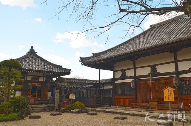 백제로부터 부처의 사리를 받아 596년 세운 일본 최초의 사찰 아스카사飛鳥寺. 고구려 영양왕이 수나라와의 전쟁 중에도 아스카사 건립을 위해 황금 300량을 보냈다고 하니 왜와 고구려의 긴밀한 관계를 알 수 있다. 사진 동북아역사넷.