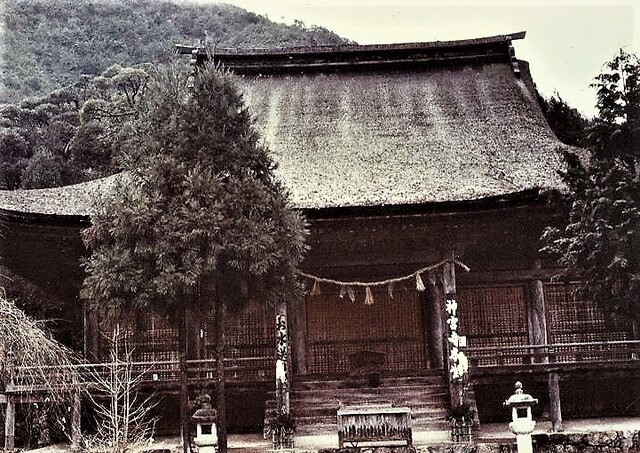 1982년 촬영한 신궁사. 토착신을 모신 신사 안에 세운 불교사찰. 사진 윤명철 동국대 명예교수.