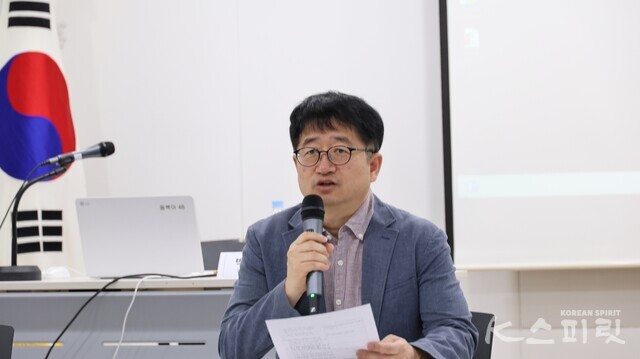 동북아역사재단 남상구 교육홍보실장이 27일 열린 ‘2025 검정 통과 日 고교 교과서 전문가 긴급 세미나’에서 기조 강연을 했다. 사진 강나리 기자.