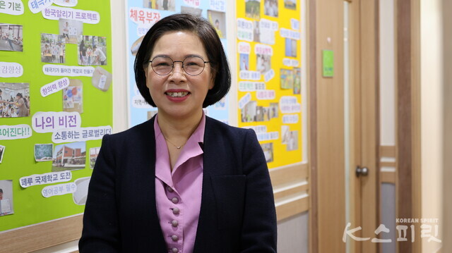 양준서 학생의 성장과정을 함께 한 아동‧청소년 두뇌코칭 전문가 김근영 원장(BR뇌교육 해운대지점). 그가 준서에게 재능을 발견하고 코딩을 권했다. 사진 강나리 기자.