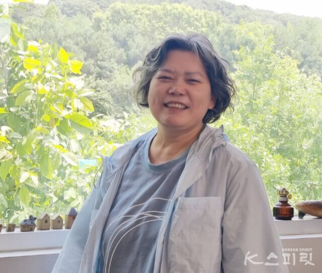 한국인의 첫 국가 고조선을 배경으로 한 K-판타지 소설 《바라다라의 시간》의 저자 박경남 작가. 사진 박금해 기자.