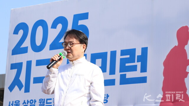 '2025 지구시민 런' 행사의 주관단체인 국제브레인생활스포츠협회장인 공병영 글로벌사이버대학교 총장. 사진 강나리 기자.