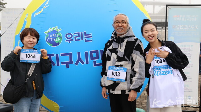 '2025 지구시민 런'에 다양한 연령대의 시민들이 지구사랑을 위해 참여했다. 사진 강나리 기자.