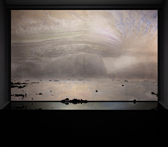 조기섭, 음운, 2024, 장지에 은분, 호분, 분채, 180×290cm×2pcs(흑경 반영 60×290cm). 이미지 아트스페이스휴