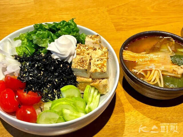 하와이 전통음식으로 맛과 다이어트, 비건까지 1석 3조 '두부포케'. 사진 백연지 기자.