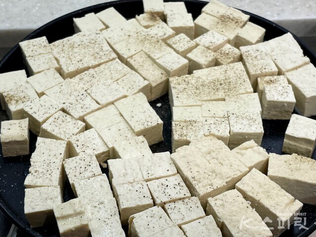 맛과 다이어트, 비건까지 1석 3조 '두부포케' 레시피 1. 사진 백연지 기자.