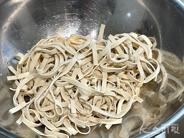 비건 다이어터를 위한 새콤달콤 두부면 비빔면 레시피 1. 사진 백연지 시민기자