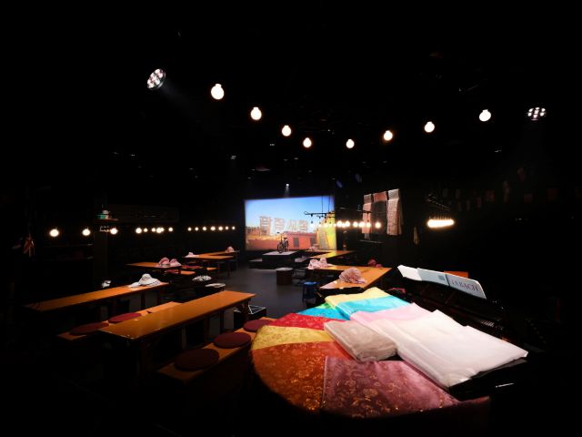 두산인문극장 2025 지역뮤지컬 '광장시장' 무대 모습.  ©두산아트센터