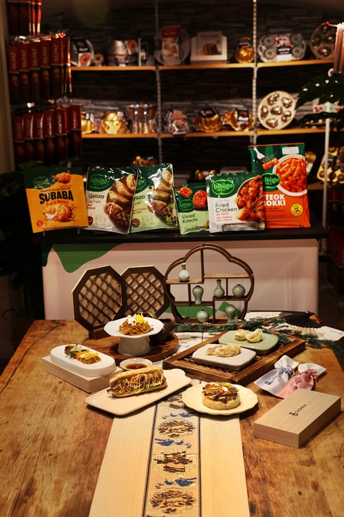 시연 음식 잡채, 잡채 번, 잡채 밥, 잡채만두, 김치만두.  사진 주영한국문화원