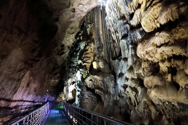 성류굴 내부. 이미지 울진군청.